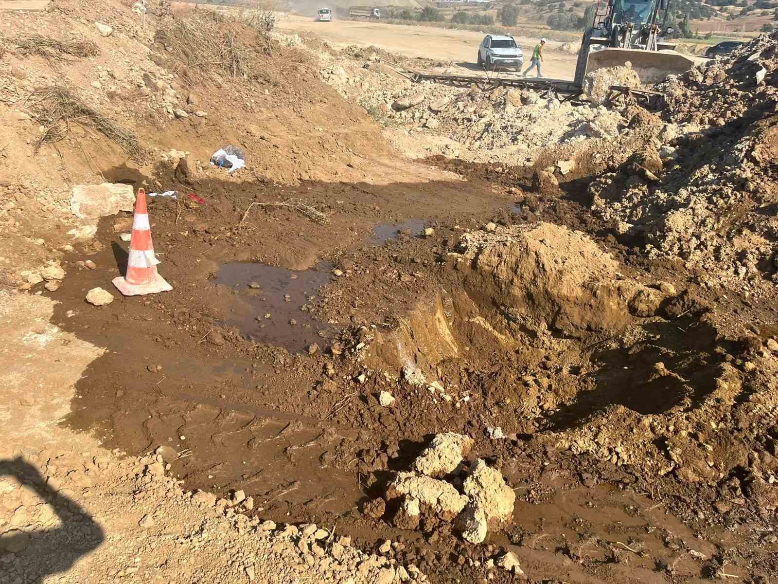 Bilecik’te kepçe NATO boru hattını patlattı
