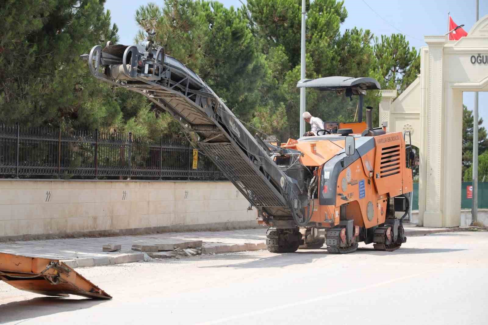 Bilecik’te sıcak asfalt çalışması başladı

