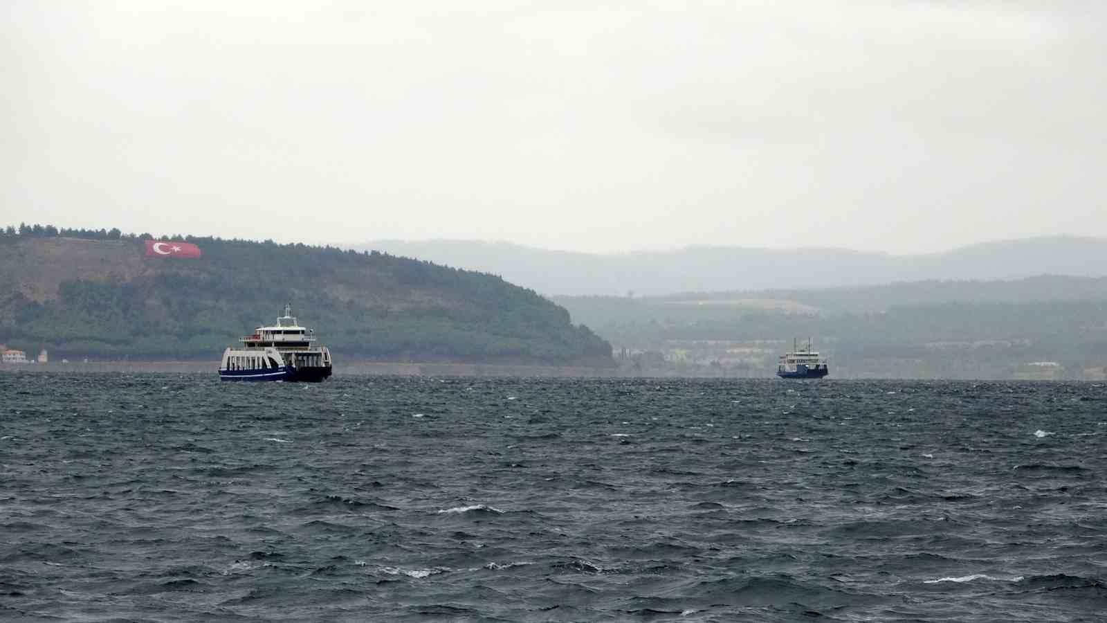 Bozcaada’ya bazı feribot seferleri iptal edildi
