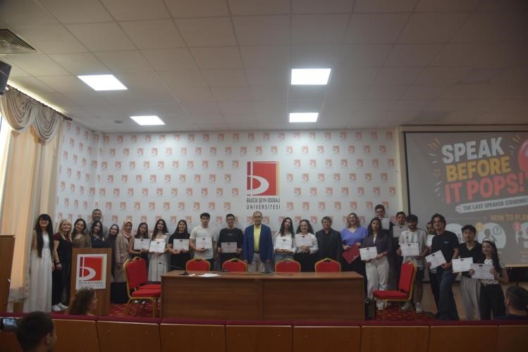BŞEÜ’de İngilizce Yılsonu Gösterisi büyük beğeni topladı
