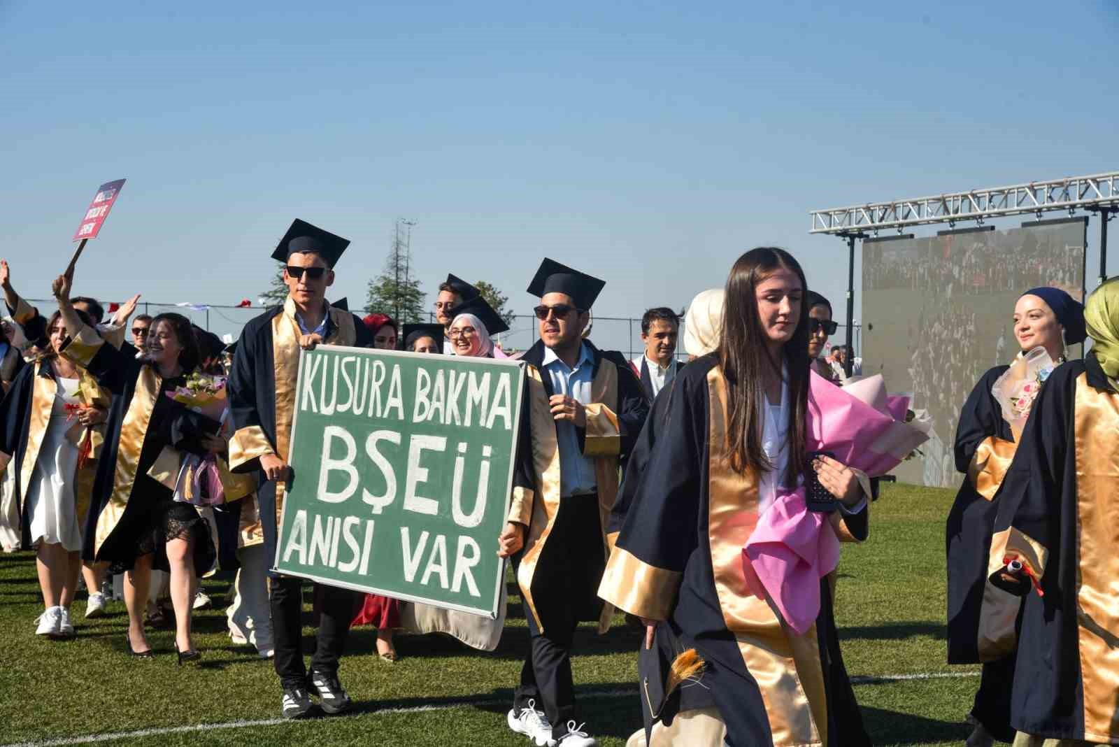 BŞEÜ’de mezuniyet coşkusu
