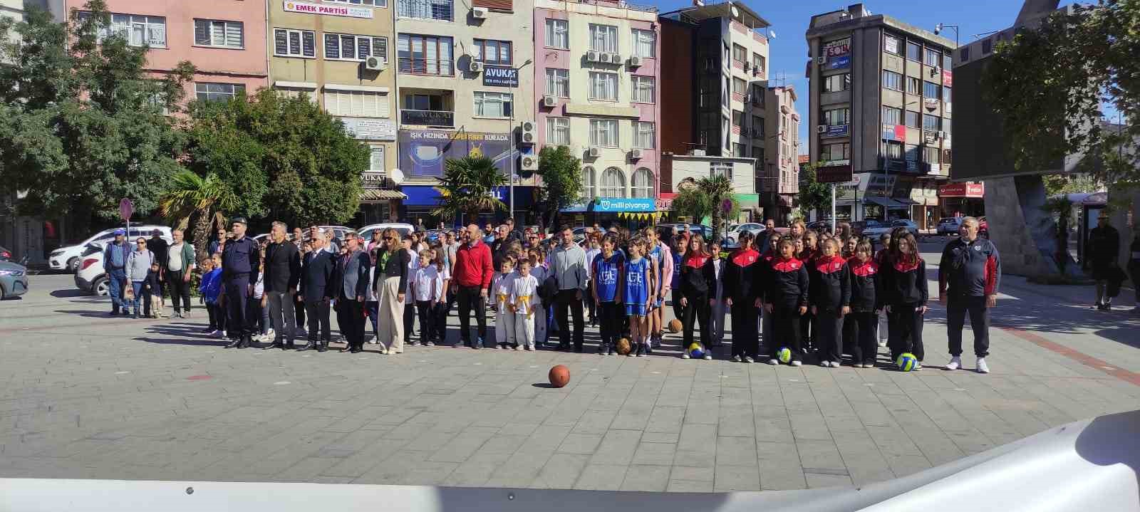 Burhaniye de Amatör Spor Haftası törenle başladı
