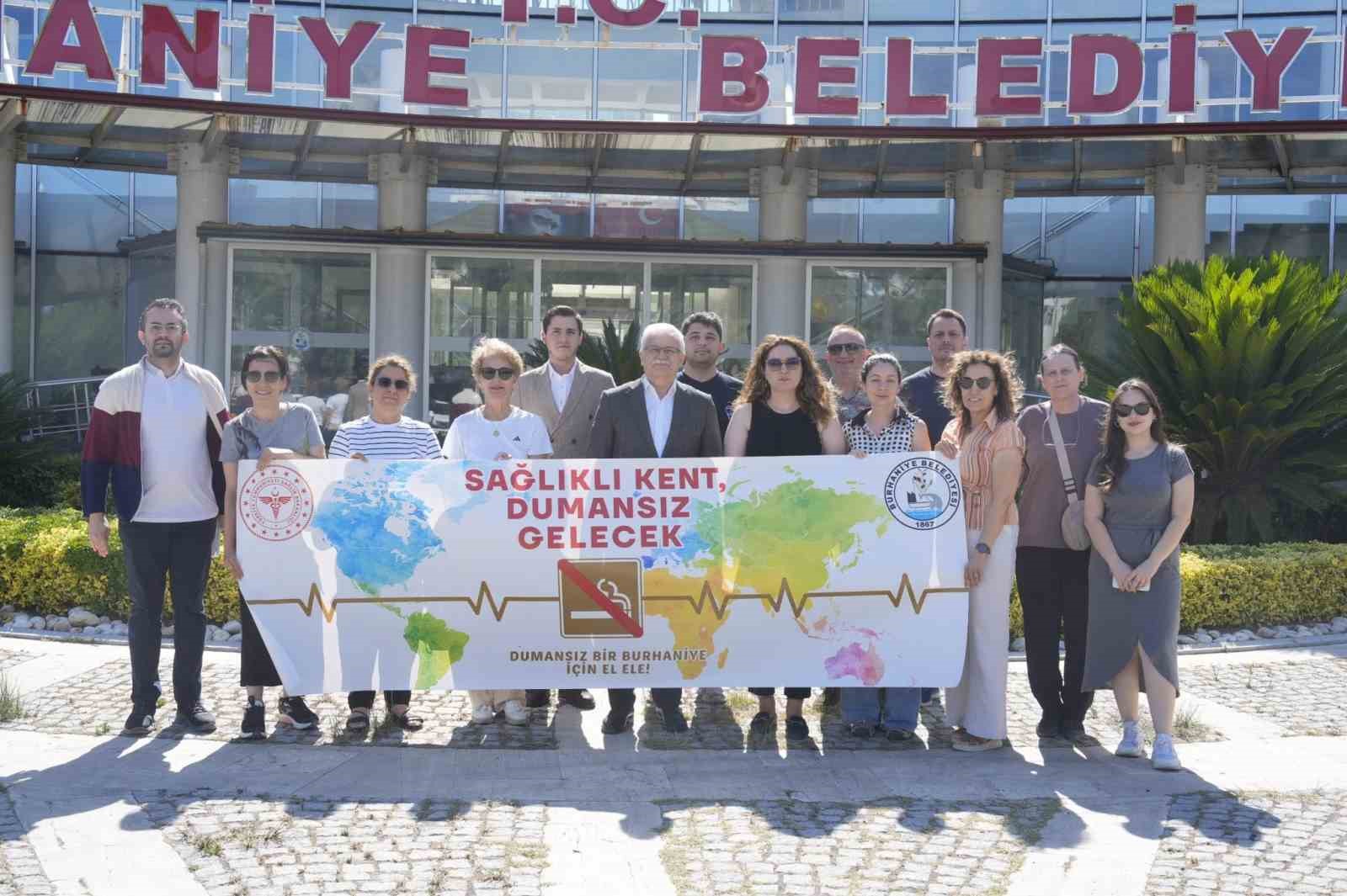 Burhaniye’de bağımlılıkla mücadelede farkındalık afişleri tanıtıldı
