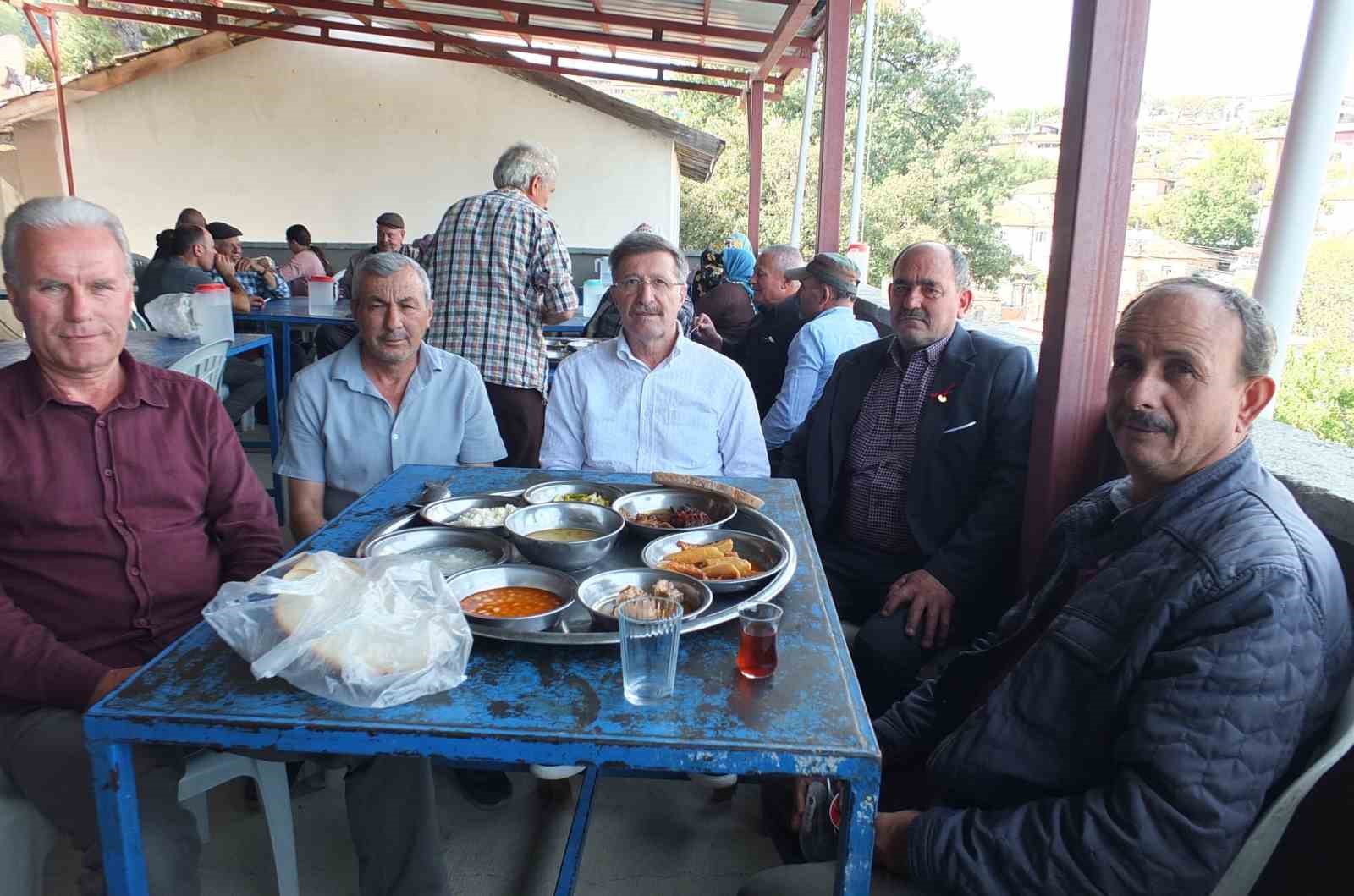 Burhaniye’de düğün yemeği kültürü devam ediyor
