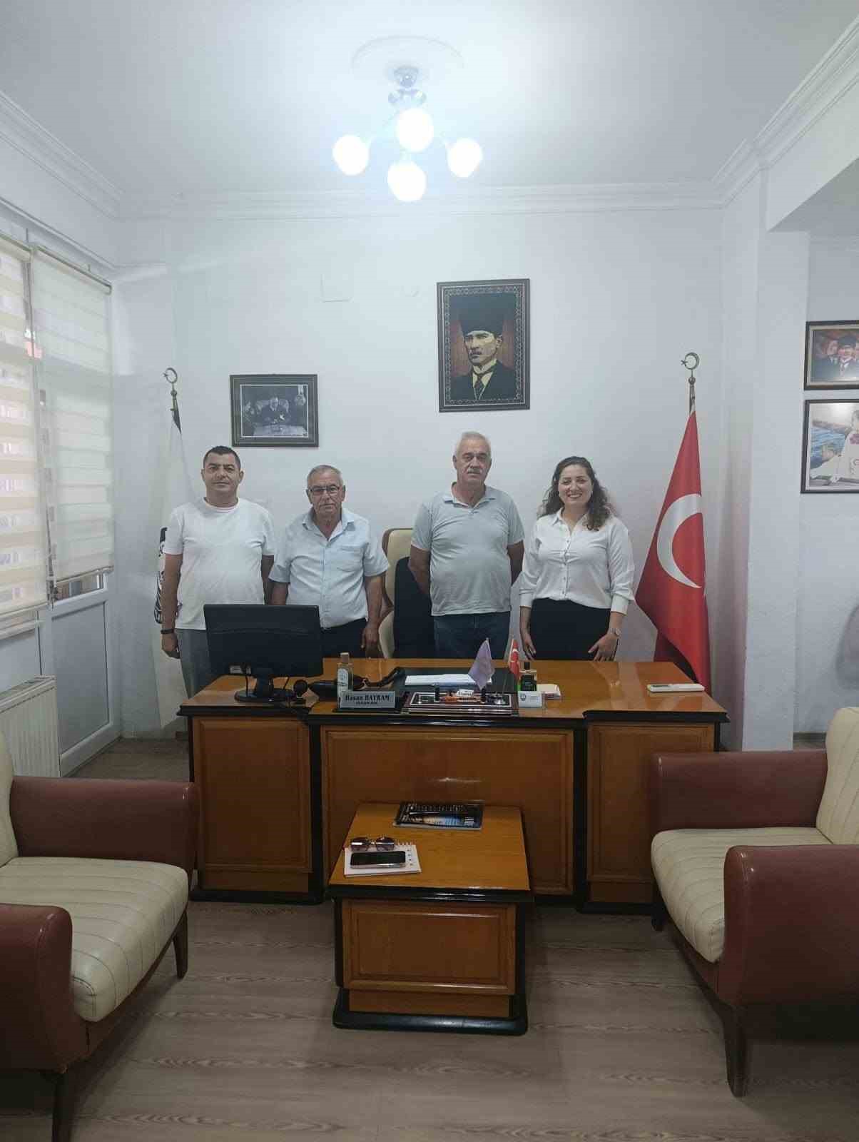 Burhaniye’de Sağlık Müdürü Akbey, Esnaf Odasını ziyaret etti
