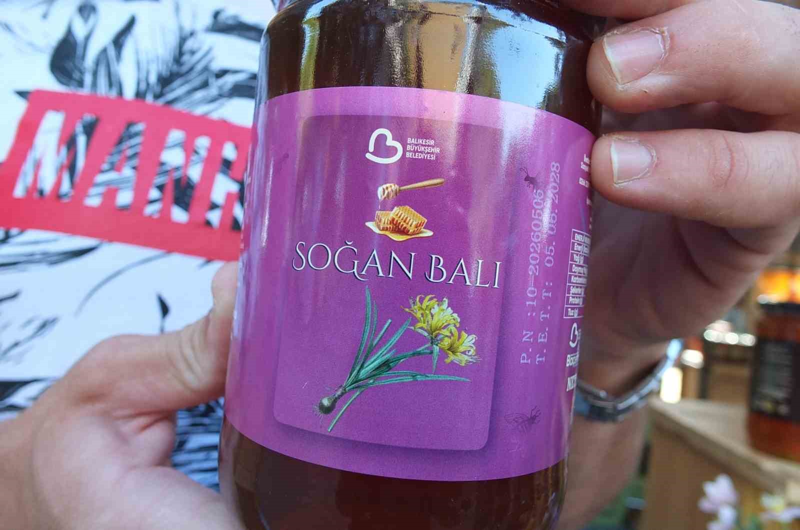 Burhaniye’de Soğan balı piyasaya çıktı
