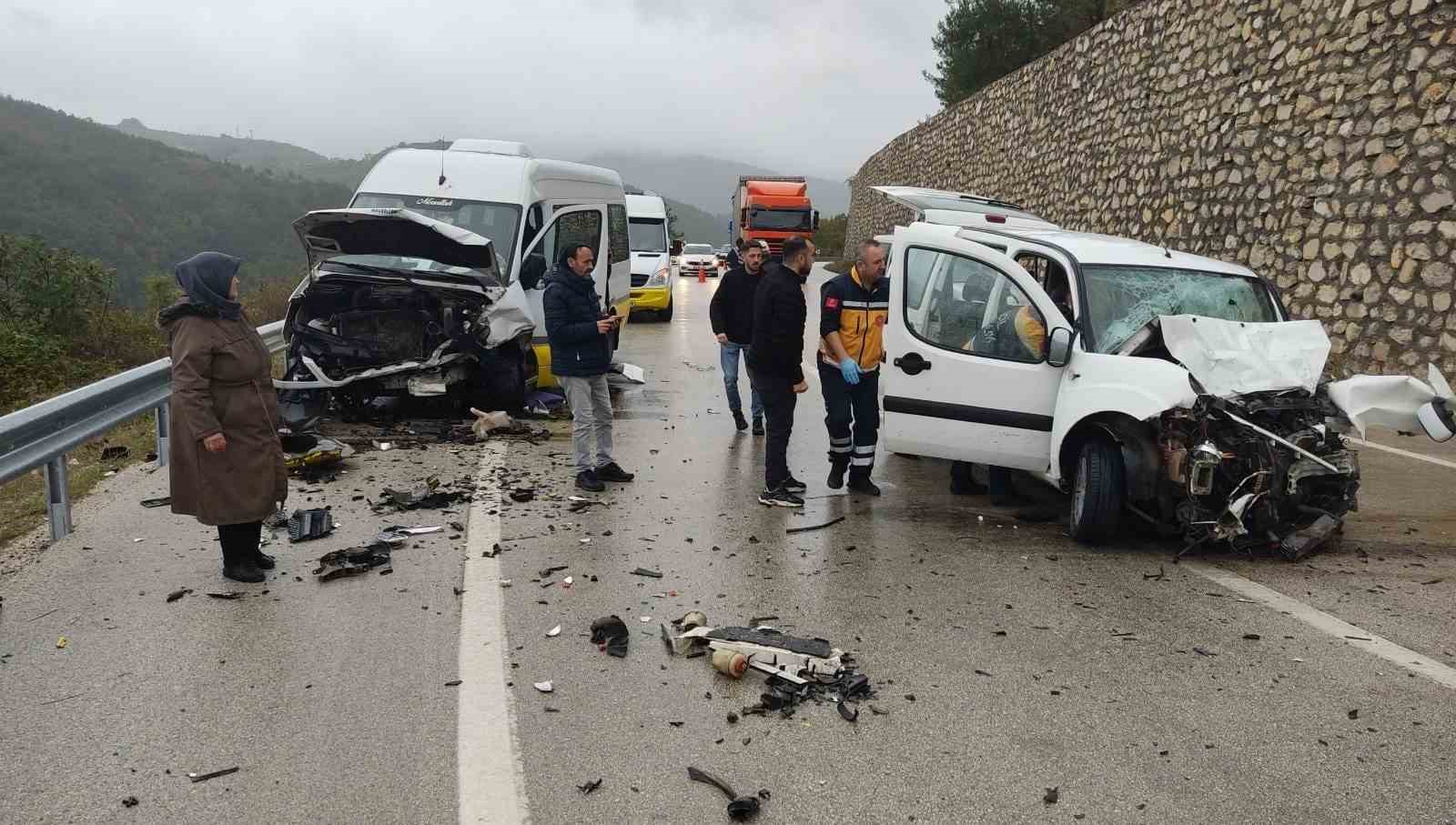 Bursa’da feci kaza: 1 ölü, 10 yaralı
