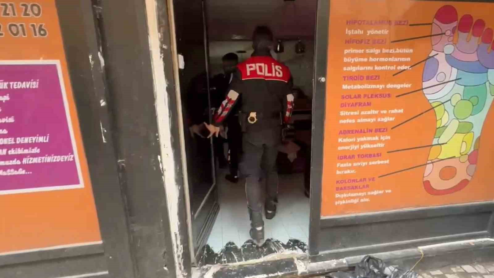 Bursa’da fuhuş operasyonu: 21 kadın kurtarıldı, 12 şüpheli gözaltına alındı
