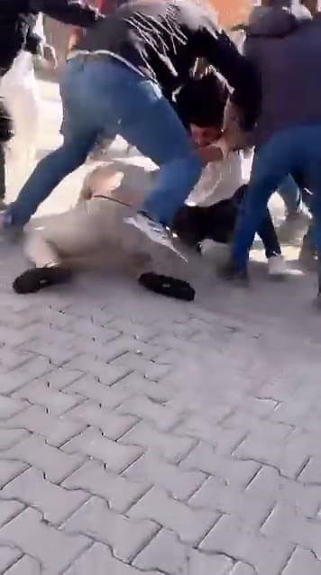 Bursa’da inşaat işçileri ile müteahhit birbirine girdi: 8 yaralı
