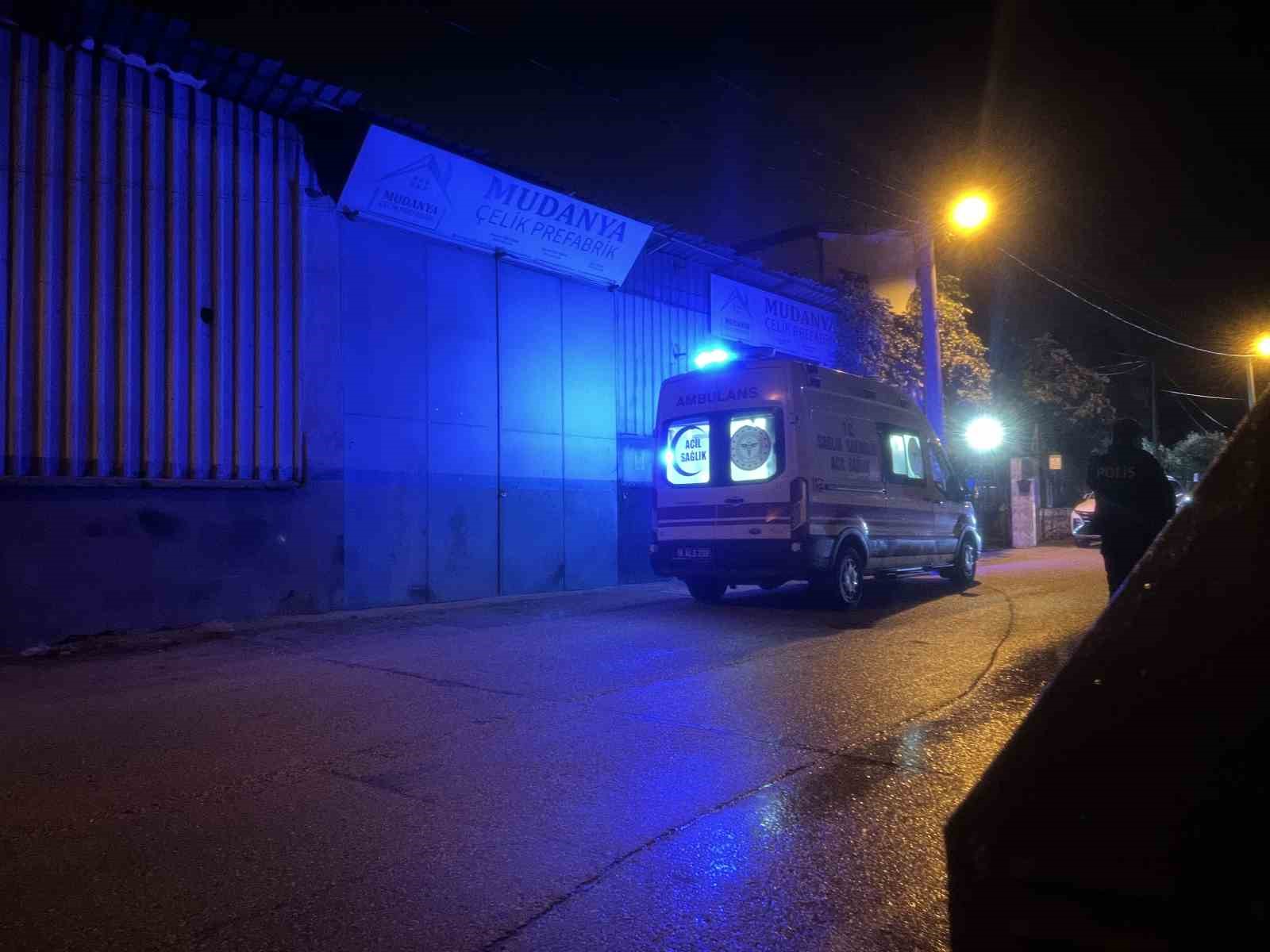 Bursa’da iş yerinin çatısından düşen adam öldü
