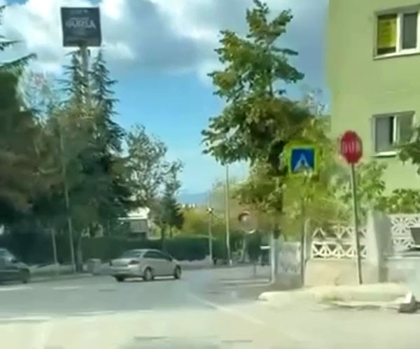 Bursa’da otomobille drift yapan sürücü kameraya yansıdı
