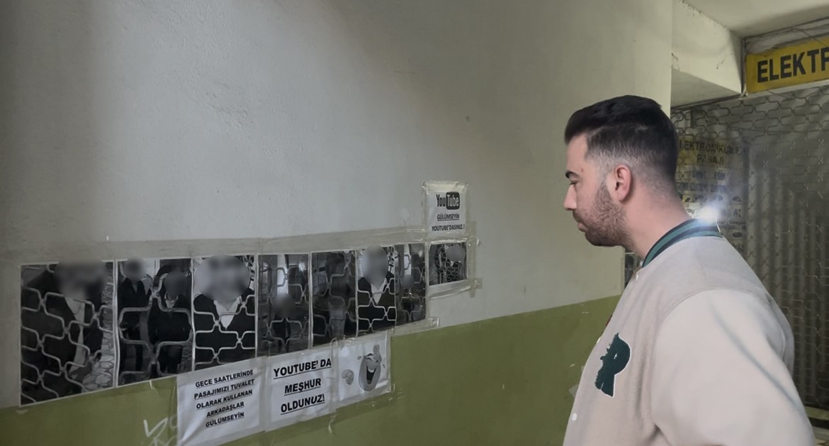 Bursa’da pasaj sahibinden ‘ibretlik’ çözüm: Tuvaletini yapanların fotoğrafını tek tek duvara astı
