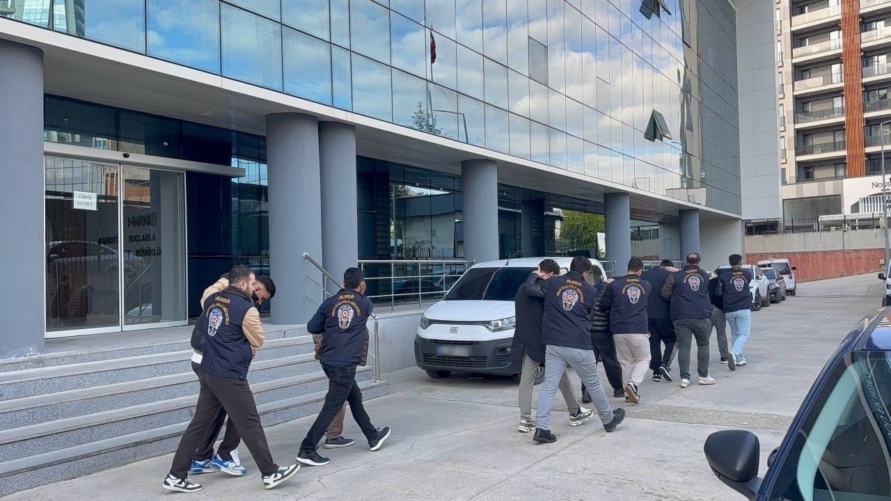 Bursa’da siber dolandırıcılık operasyonu: 4 şüpheli tutuklandı
