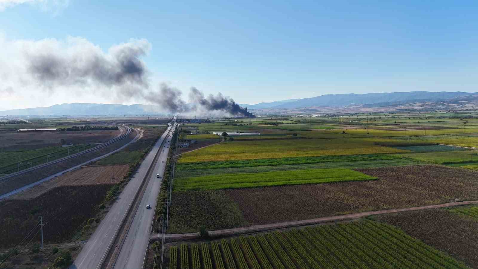 Bursa’da siyah incirlerin saklandığı soğuk hava deposunda yangın
