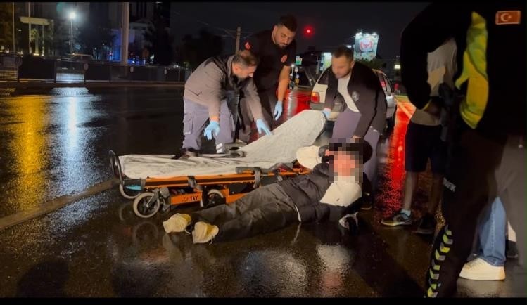 Bursa’da yağışlı havada motosiklet devrildi: Yaralının rahat tavırları dikkat çekti
