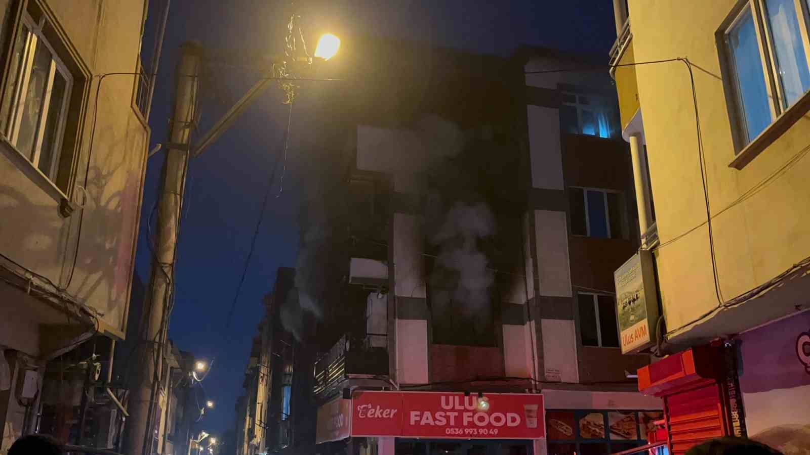 Bursa’da yangın: Anne, baba ve 3 çocuk dumandan etkilendi
