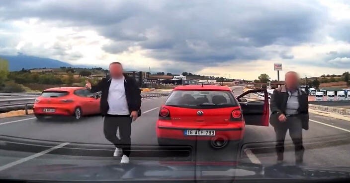 Bursa’da yol kestiler, 360 bin lira ceza yediler
