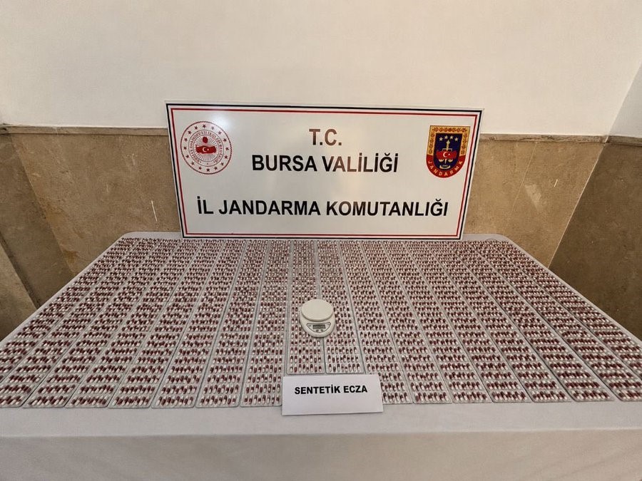 Bursa’da zehir tacirlerine darbe: Binlerce sentetik hap ele geçirildi
