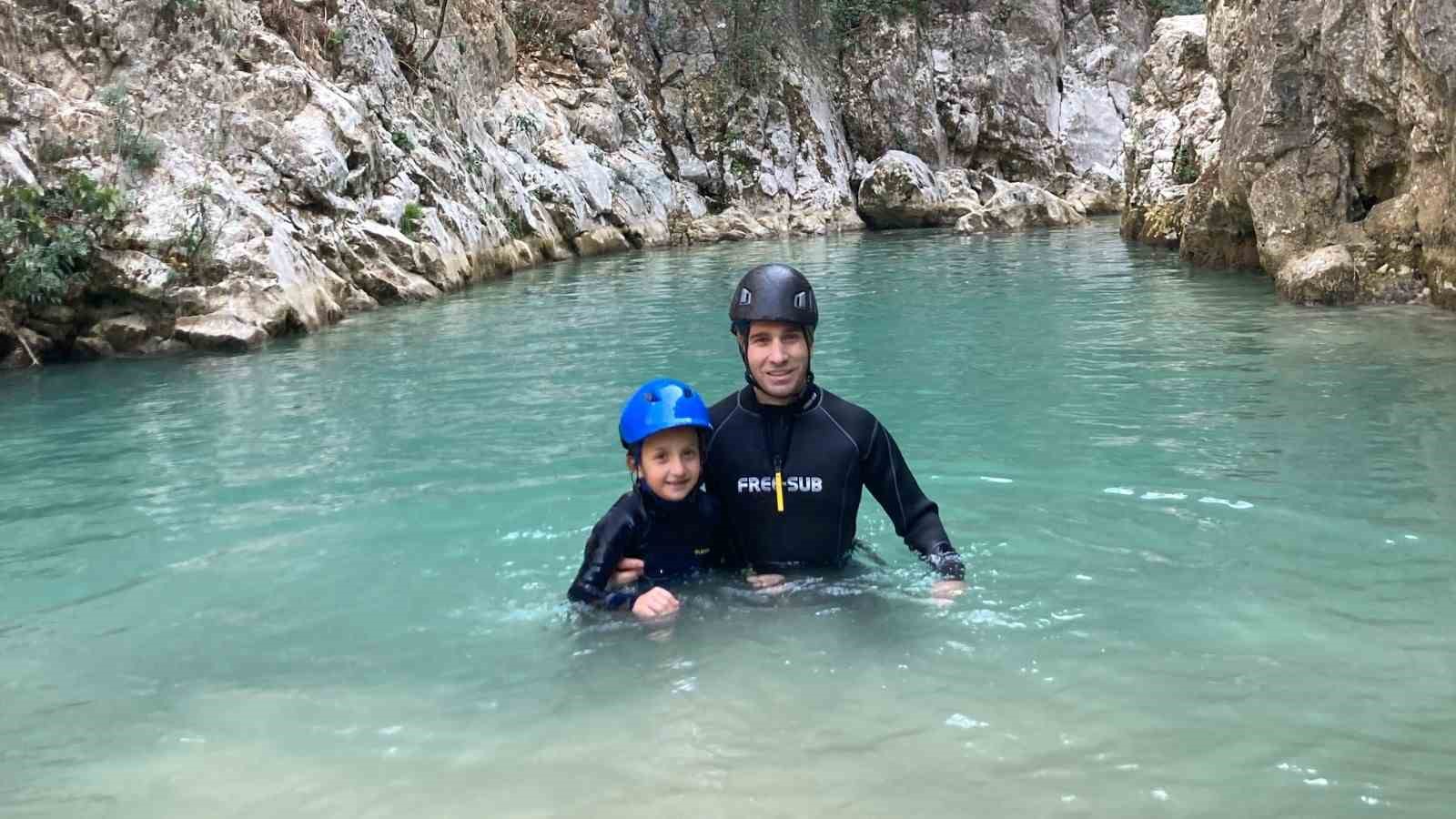 Bursa’nın en genç kanyoncusu: 8 yaşındaki Asya, Abadiye Kanyonu’nu geçti