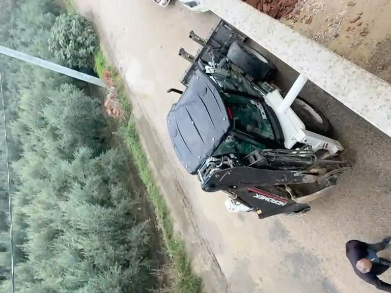 Bursa’nın gözde sahil bölgesinde yıkım gerginliği, çatılara çıktılar
