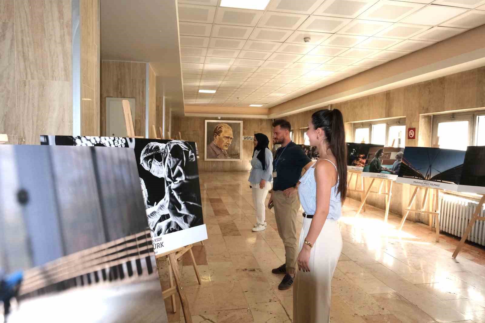 BUÜ’de fotoğraf sanatıyla kadın sağlığına vurgu
