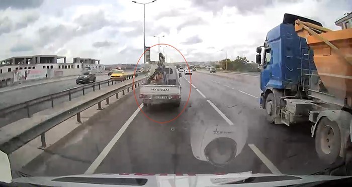 Büyükçekmece’de ambulansa yol vermeyen sürücüye 46 bin lira para cezası
