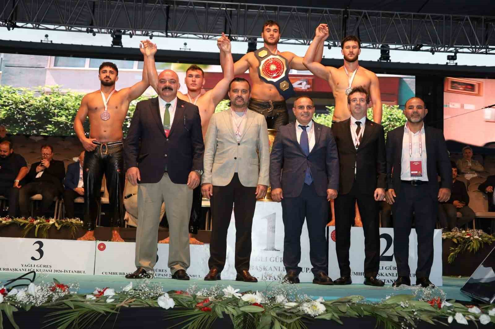 Büyükşehir güreşçisinden Cumhurbaşkanlığı Kupası’nda üçüncülük başarısı

