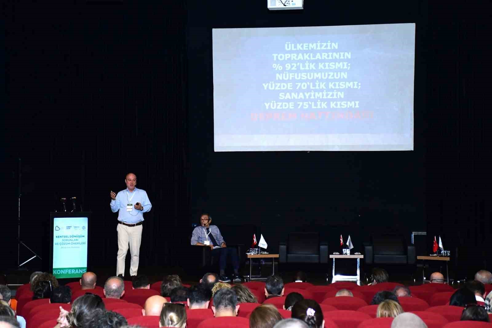 Büyükşehir kentsel dönüşüm sürecini uzmanlarla masaya yatırdı
