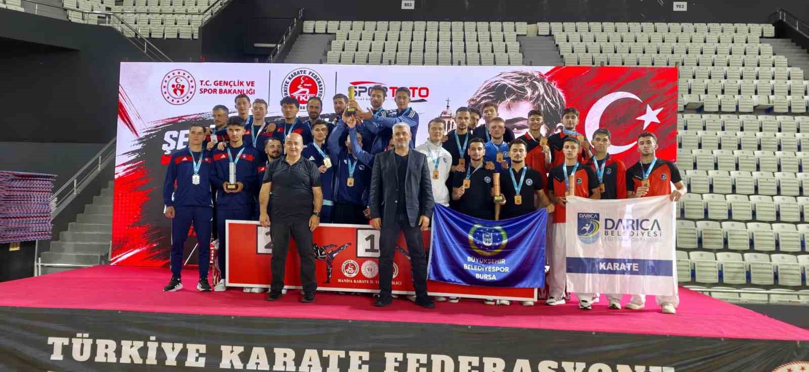 Büyükşehir sporcuları madalyaları topluyor
