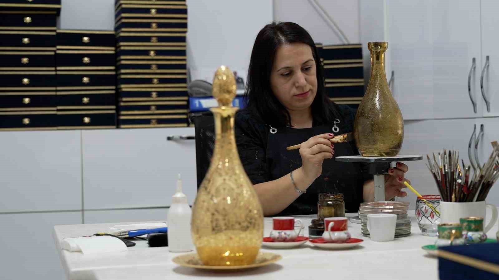 Cam, ustaların elinde sanata dönüşüyor
