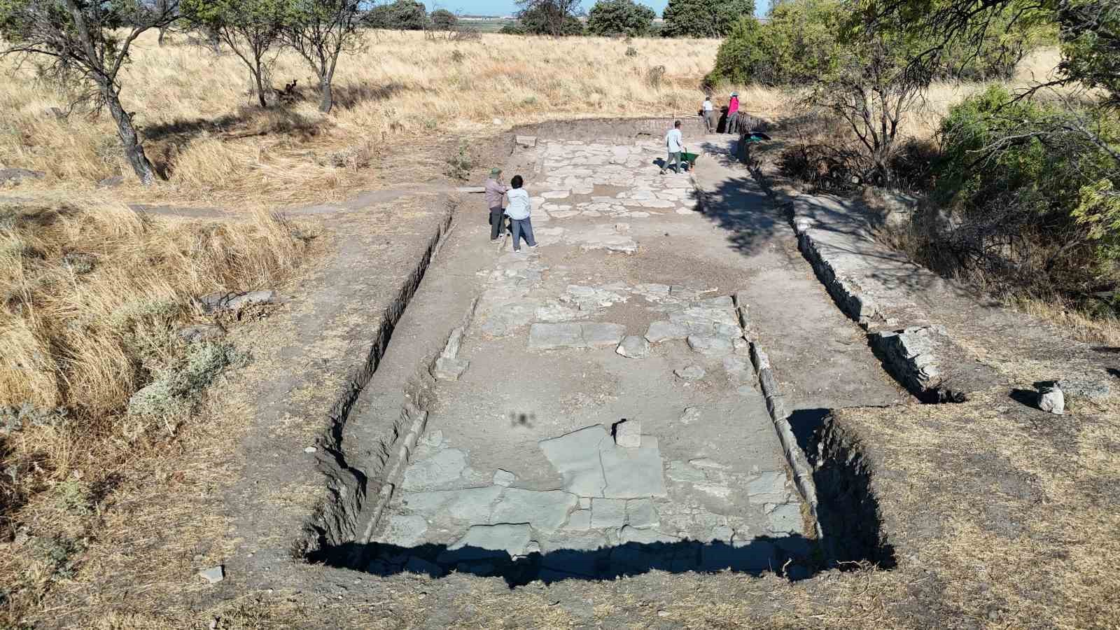 Çanakkale’de 2 bin yıllık Roma Caddesi gün yüzüne çıkarılıyor
