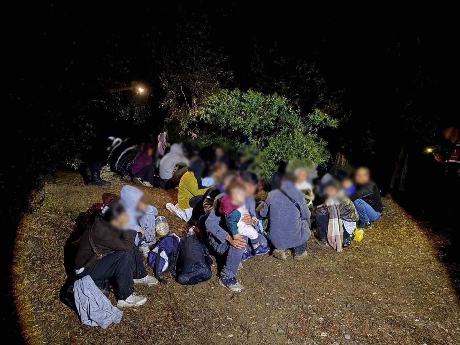 Çanakkale’de 2 organizatör ve 51 kaçak göçmen yakalandı
