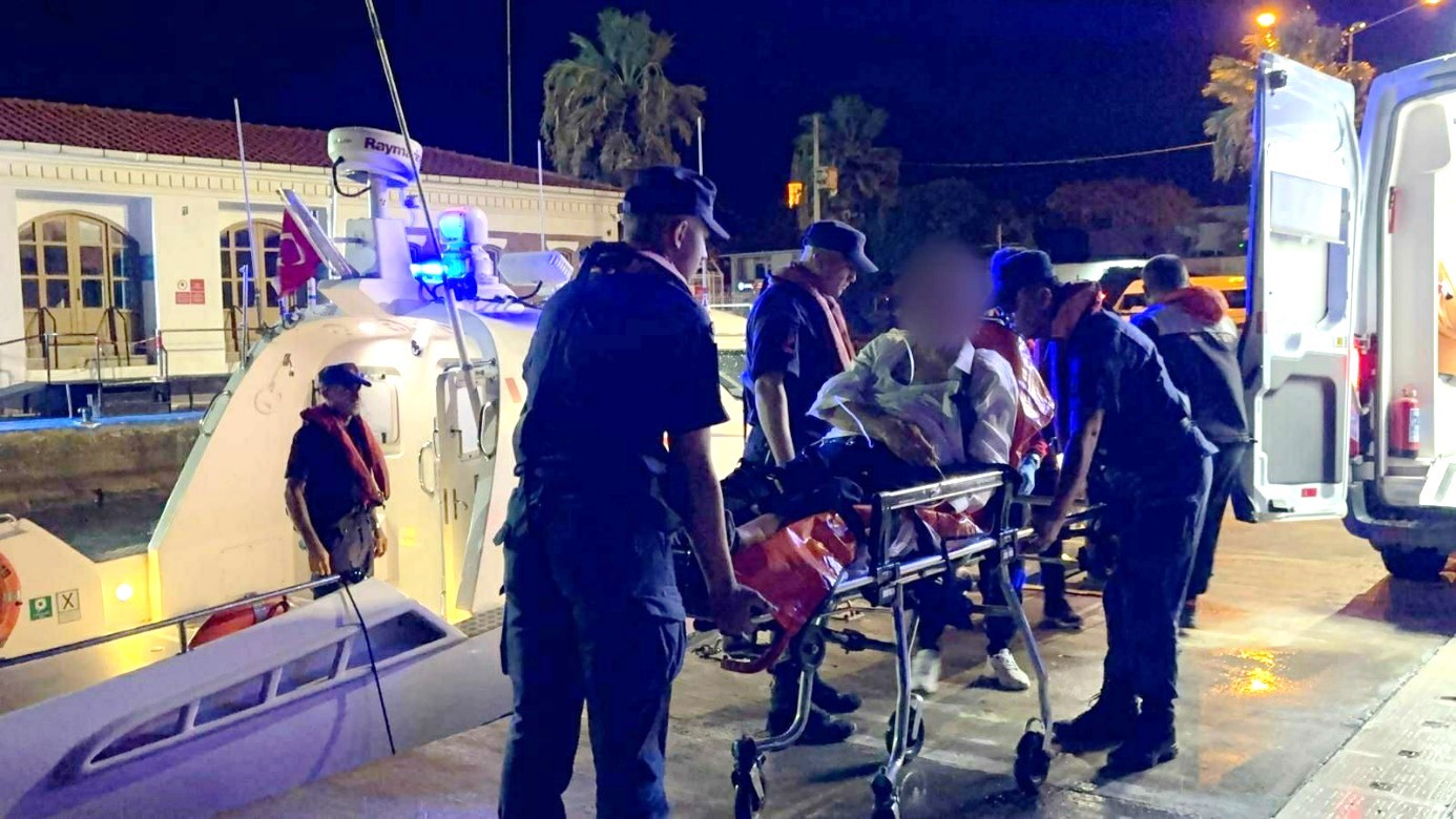 Çanakkale’de beyin kanaması riski nedeniyle hasta Sahil Güvenlik botuyla tahliye edildi
