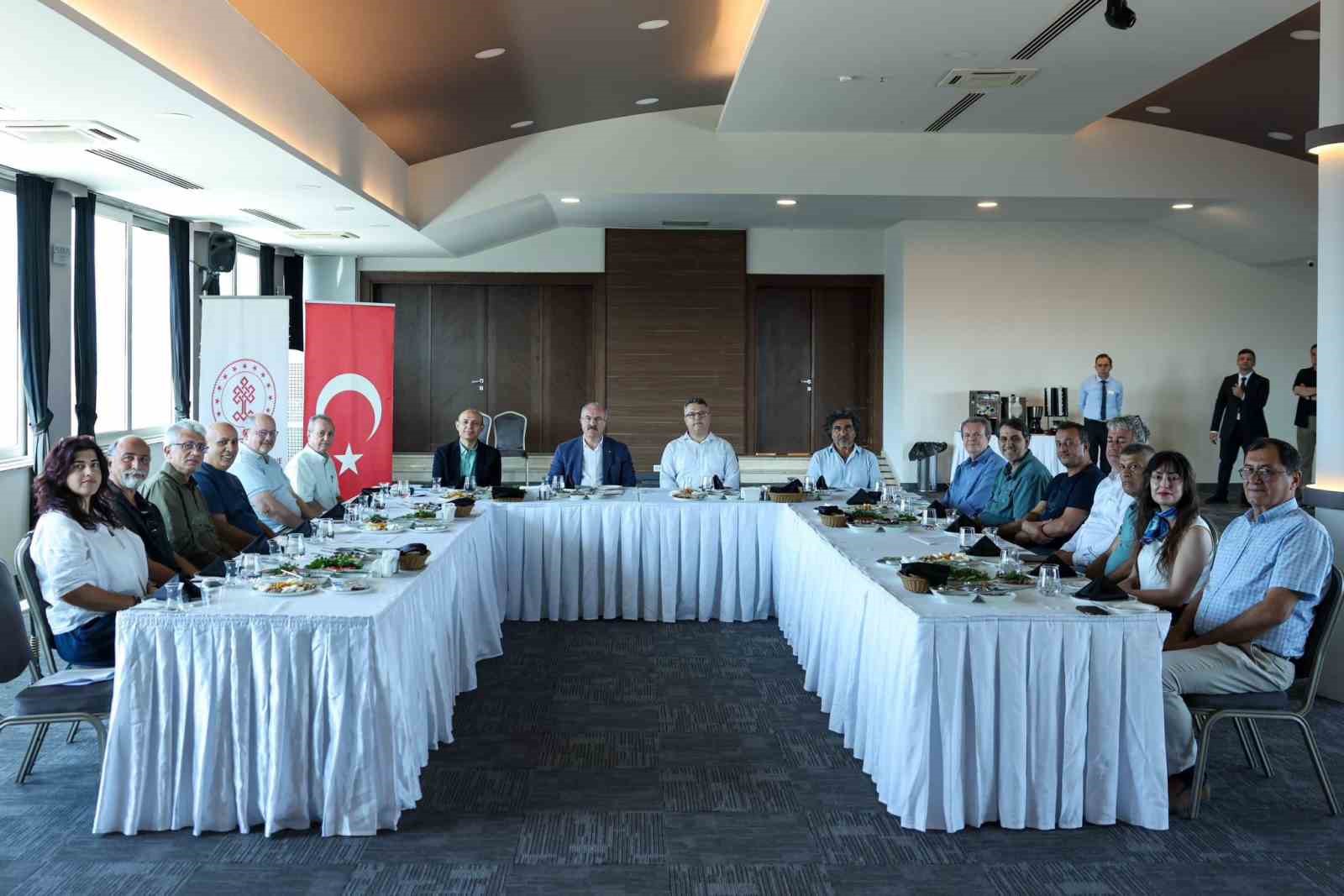 Çanakkale’de yürütülen arkeolojik bilimsel kazılar değerlendirildi

