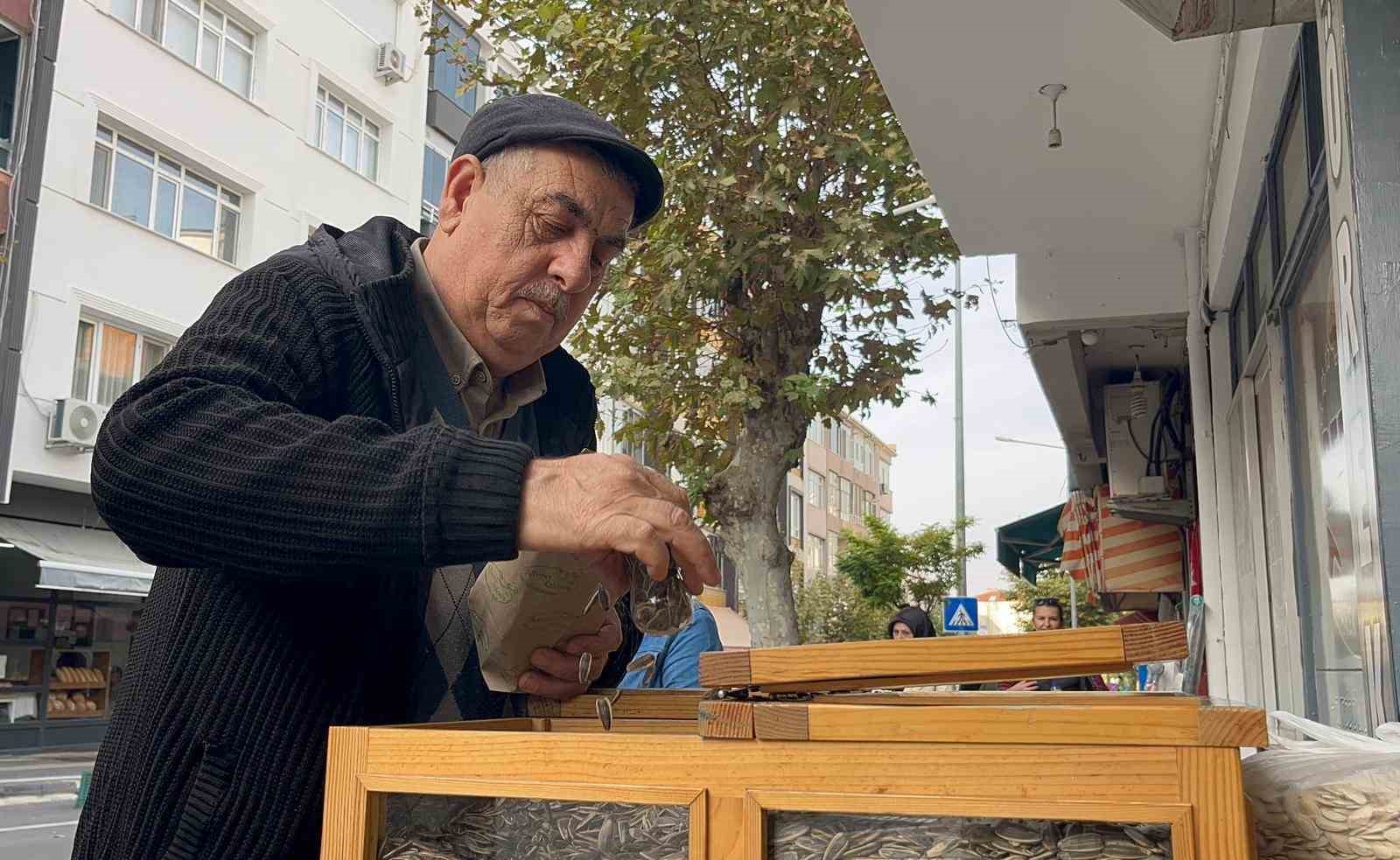 Çekirdek arabasının başında geçen yarım asırlık ömür
