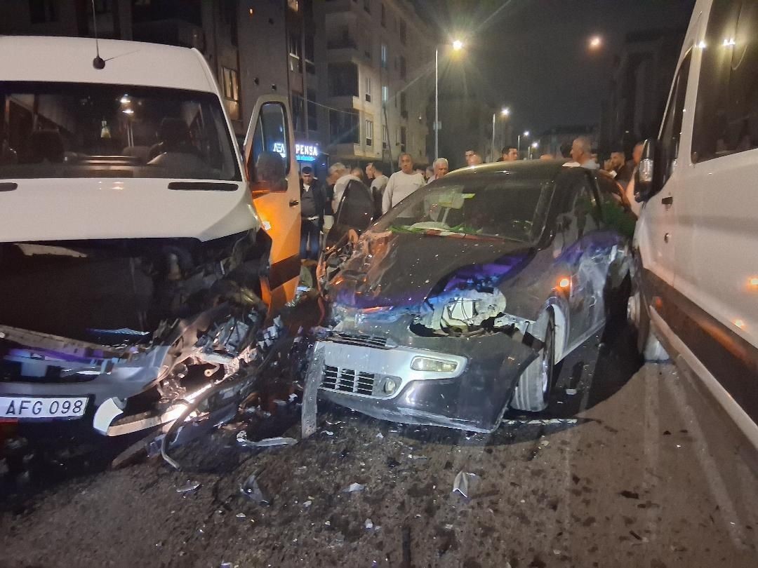 Çerkezköy’de otomobil ve minibüs çarpıştı
