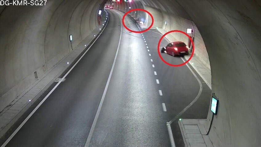 Cinayet gibi kaza kamerada...Karşı şeride geçen otomobil motosiklete böyle çarptı:  1 ölü, 1 ağır yaralı

