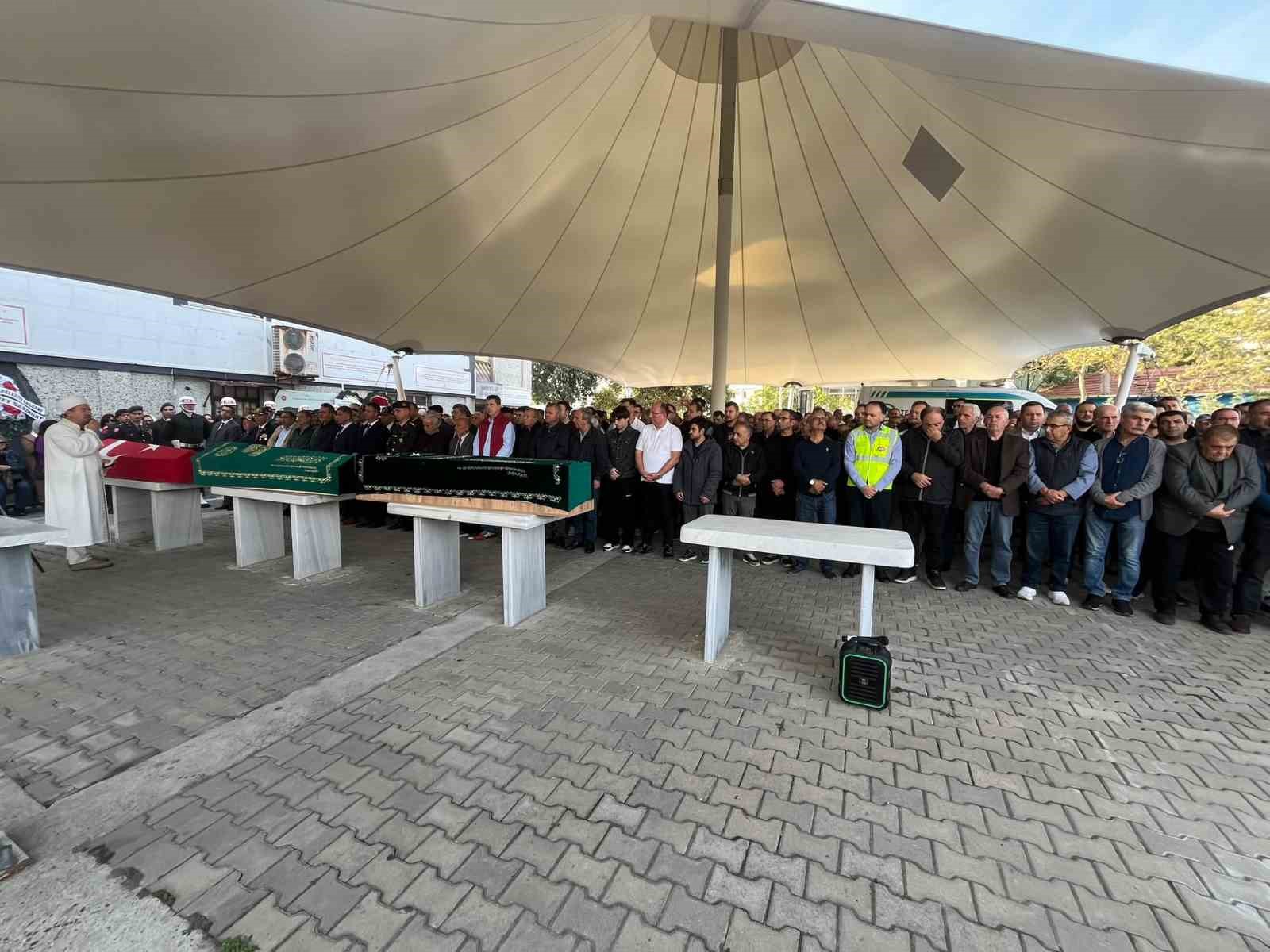 Çorlu’da acı tesadüf: Kıbrıs Gazisi ile Kıbrıs gemi faciası kurbanı aynı anda defnedildi
