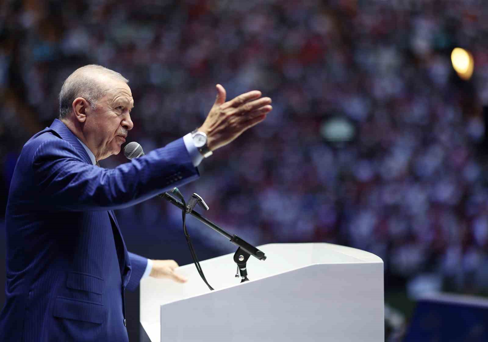 Cumhurbaşkanı Erdoğan: "Gençlerimizin en iyi şekilde yetişmeniz için tüm gücümüzle çalışıyoruz"
