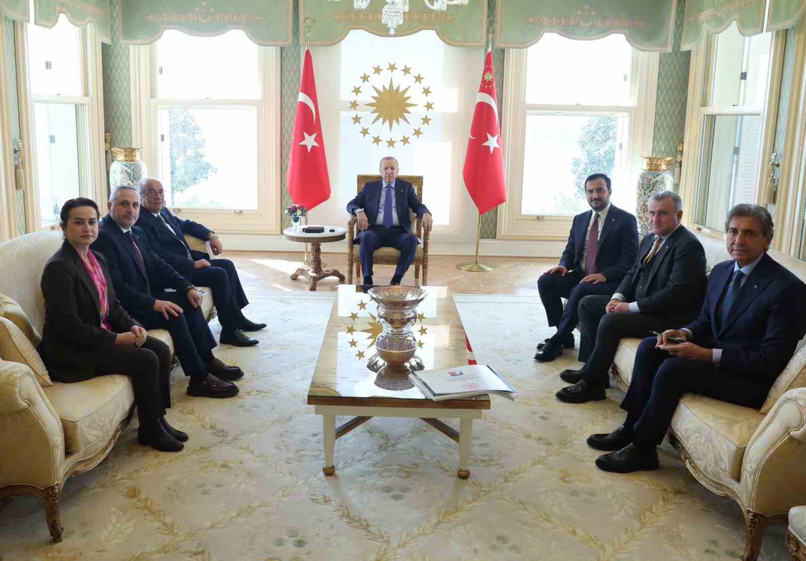 Cumhurbaşkanı Erdoğan, Şile Belediye Başkan Vekili Terzi’yi kabul etti.
