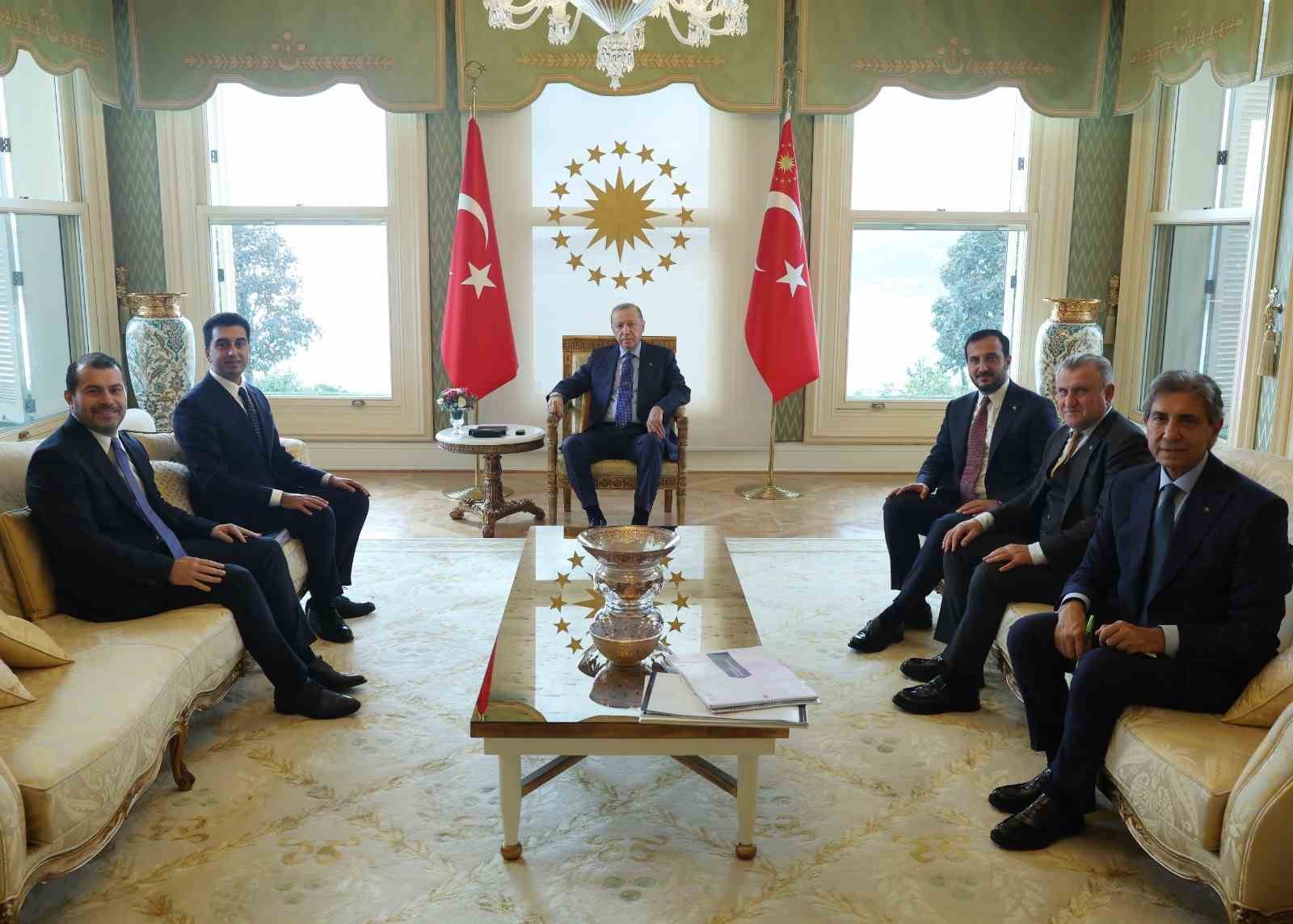 Cumhurbaşkanı Erdoğan, Tuzla Belediye Başkanı Bingöl’ü kabul etti
