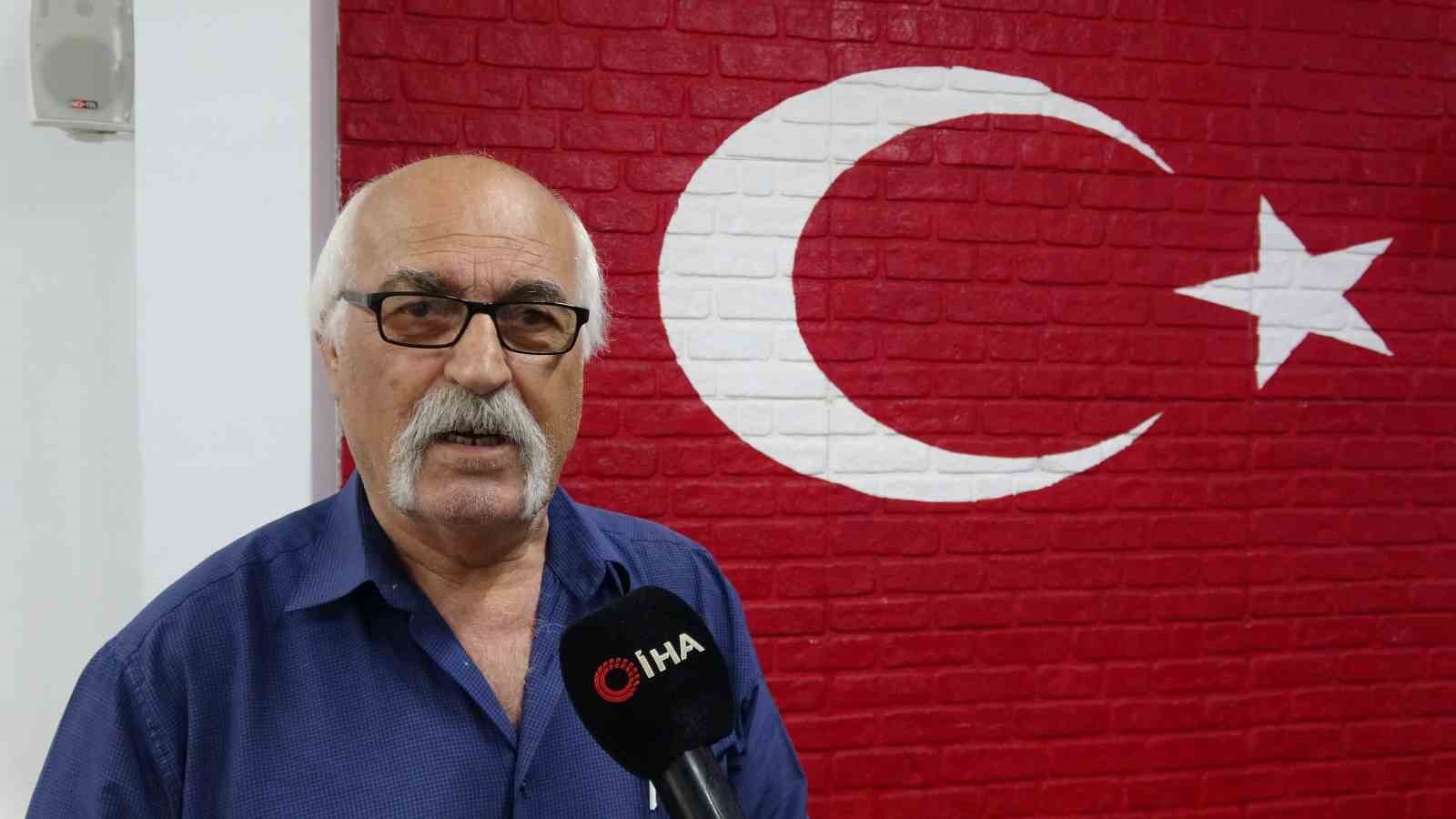 Deprem bölgesine iş makinesini yetiştirmek için 9 saatte Elbistan’a ulaşan tır şoförü konuştu: "Biz oraya şirketlerden para toplayıp isim yapmak için gitmedik"
