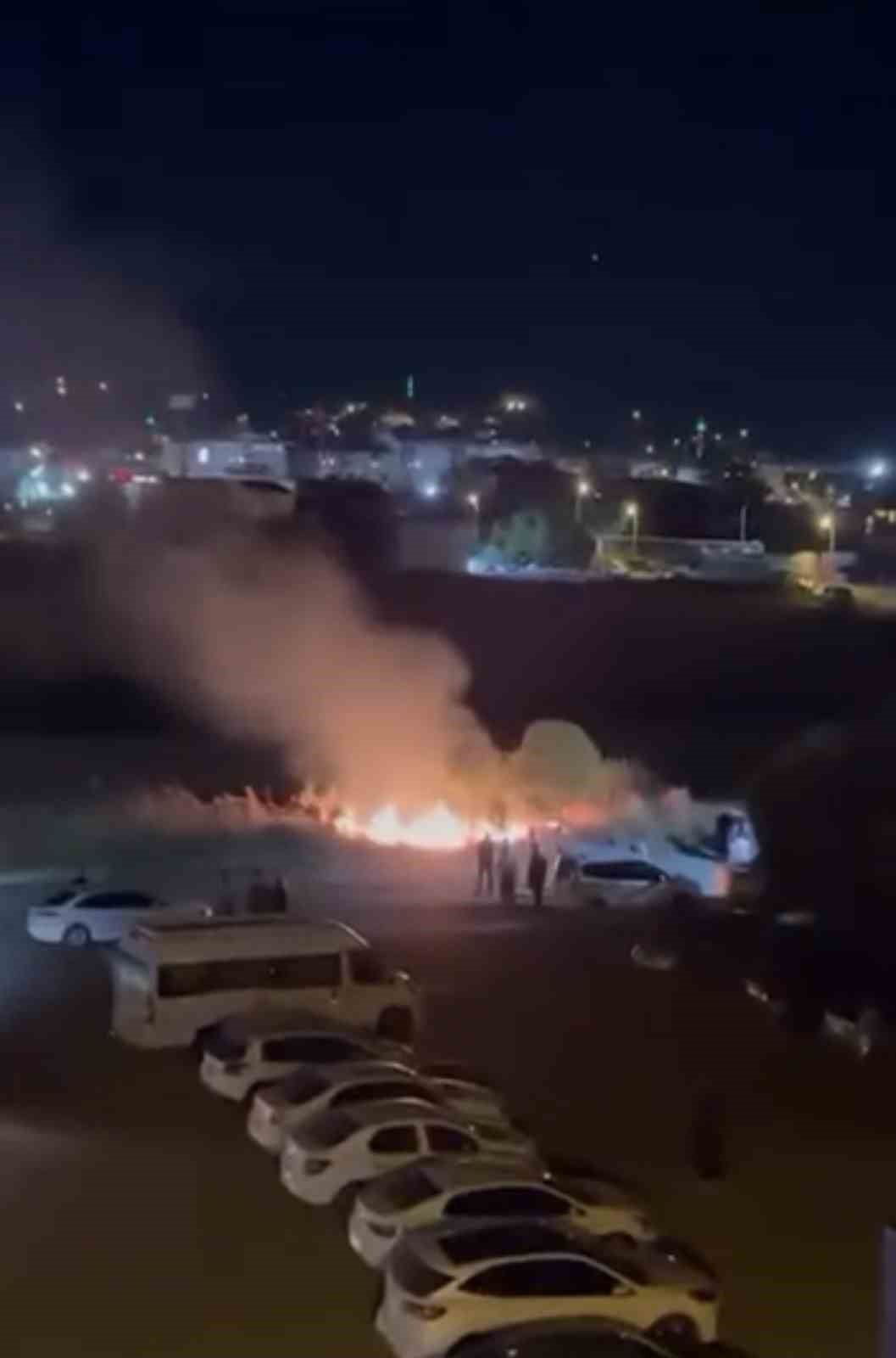 Düğünde atılan havai fişek yangın çıkardı
