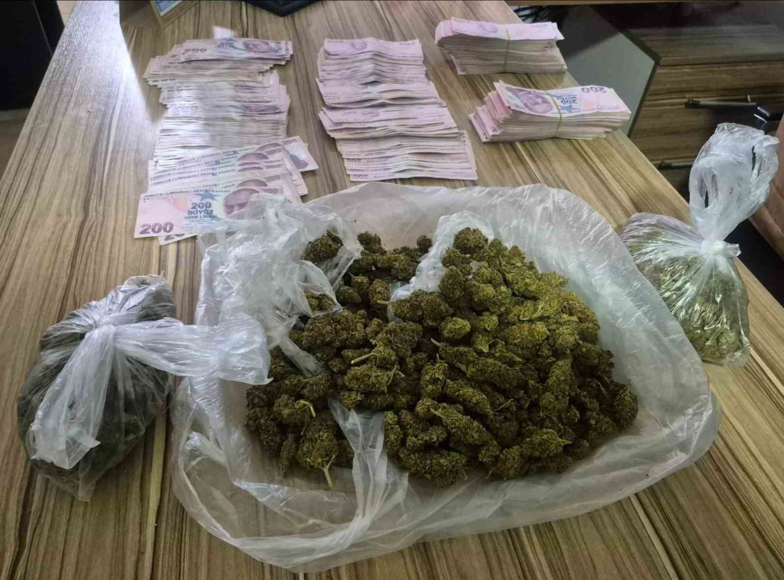 ’Dur’ ihtarına uymayan sürücünün aracından uyuşturucu çıktı
