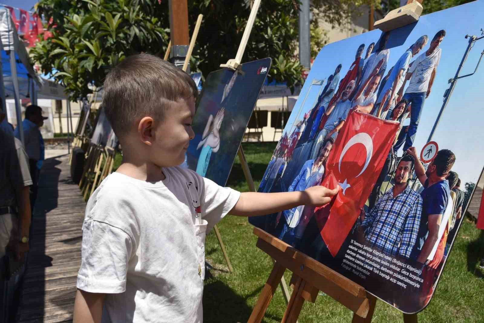 Dursunbey’de İHA’nın 15 Temmuz sergisi açıldı
