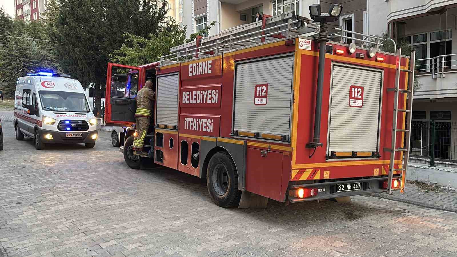 Edirne’de apartman dairesinde çıkan yangın korkuttu
