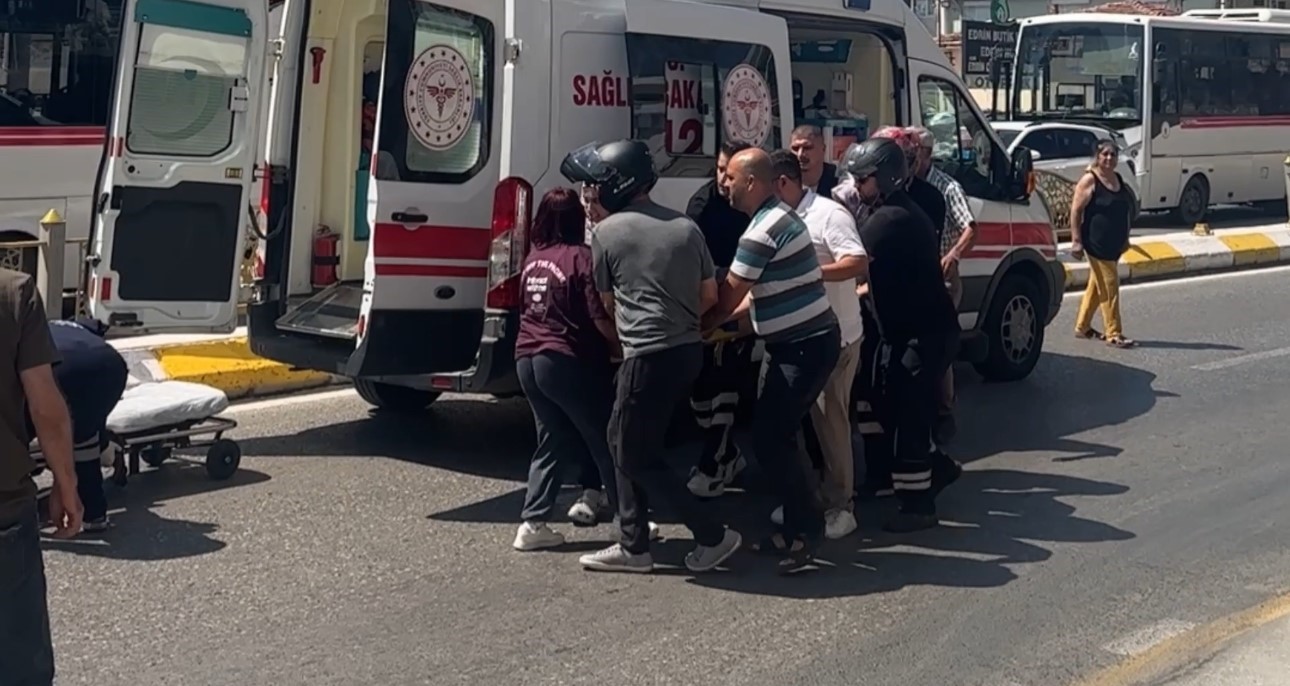 Edirne’de minibüs ile motosiklet çarpıştı: 1 yaralı
