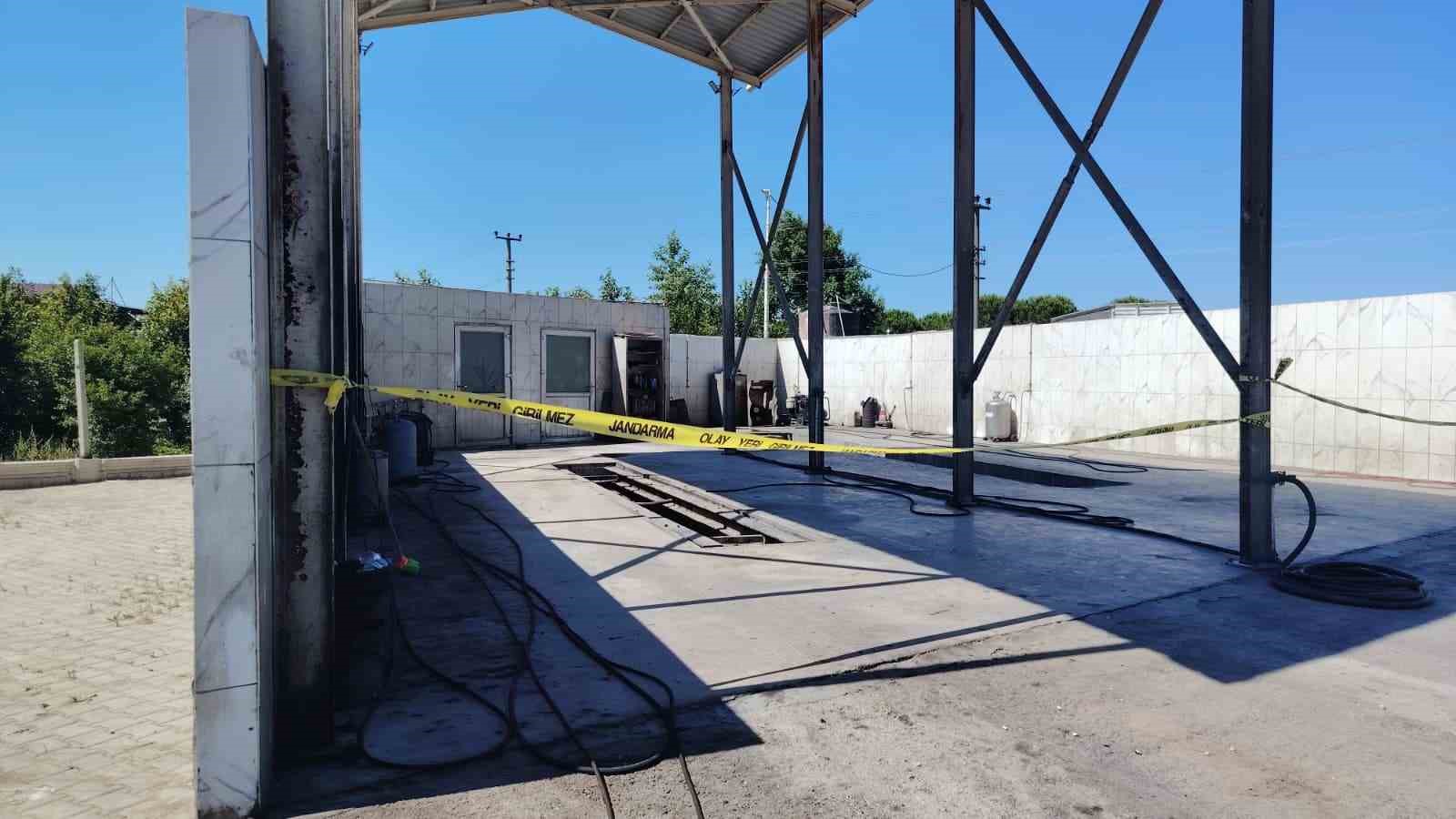 Elektrik akımına kapılarak ölen baba ve oğlu gözyaşları arasında toprağa verildi
