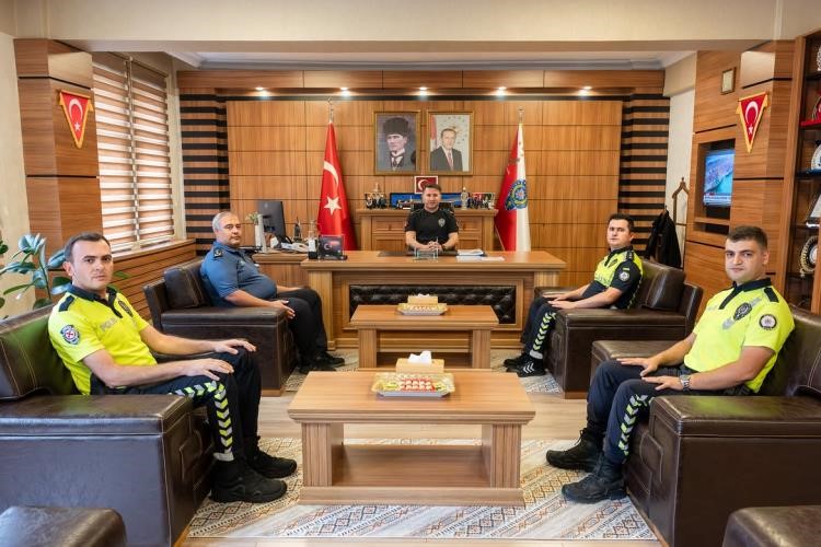 Emniyet Müdürü Çağlar, örnek davranış sergileyen polislerle bir araya geldi

