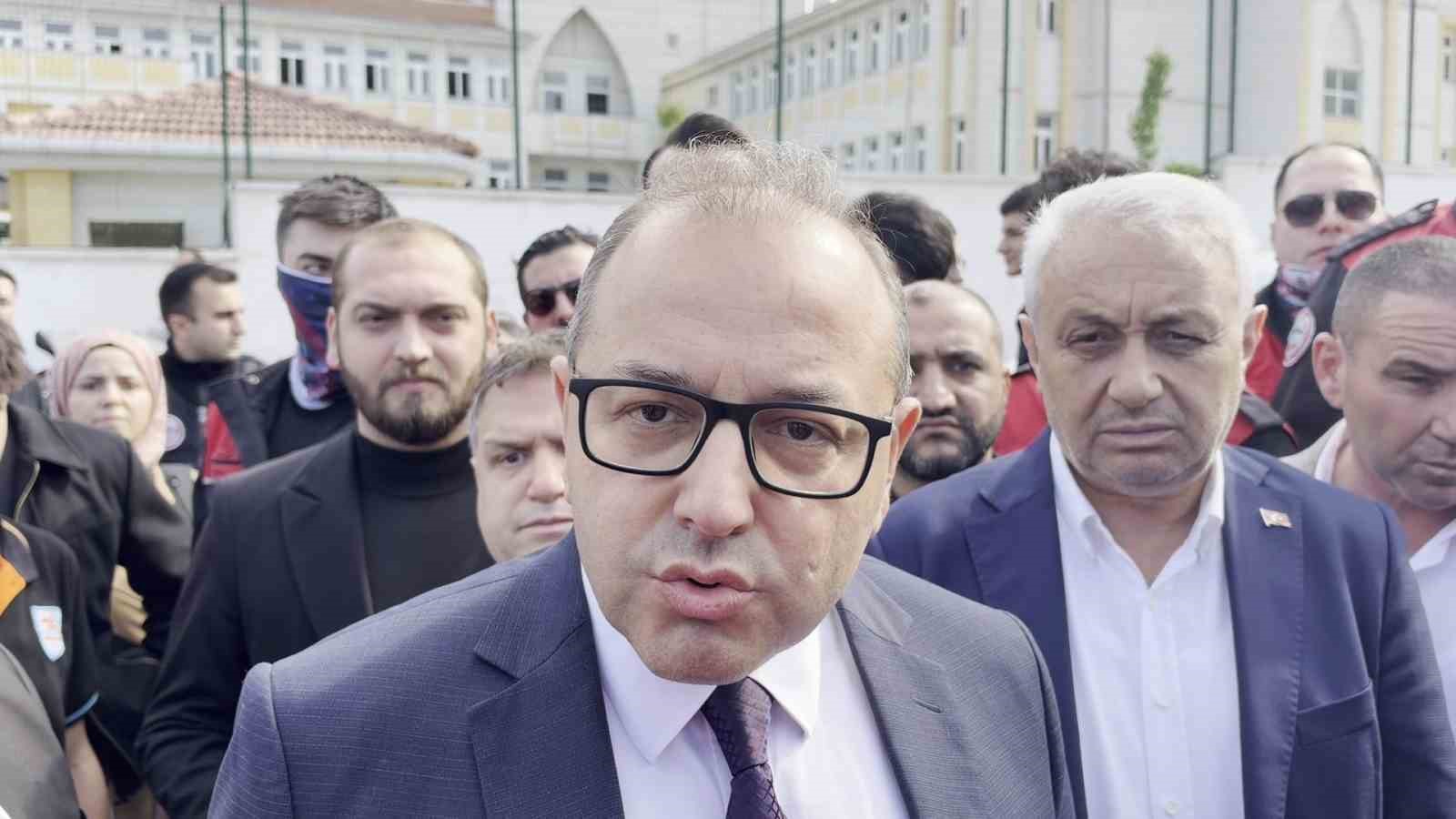 Esenyurt’ta lisede bıçaklı kavga: 2 öğrenci yaralandı
